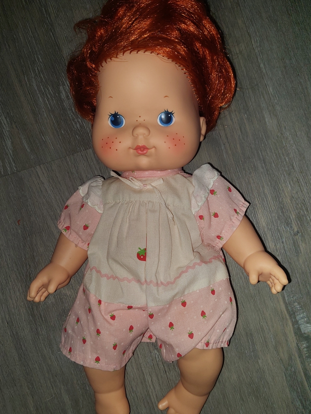 Kenner Strawberry Shortcake Blows Kisses American Greetings Vintage 1982 Redhead